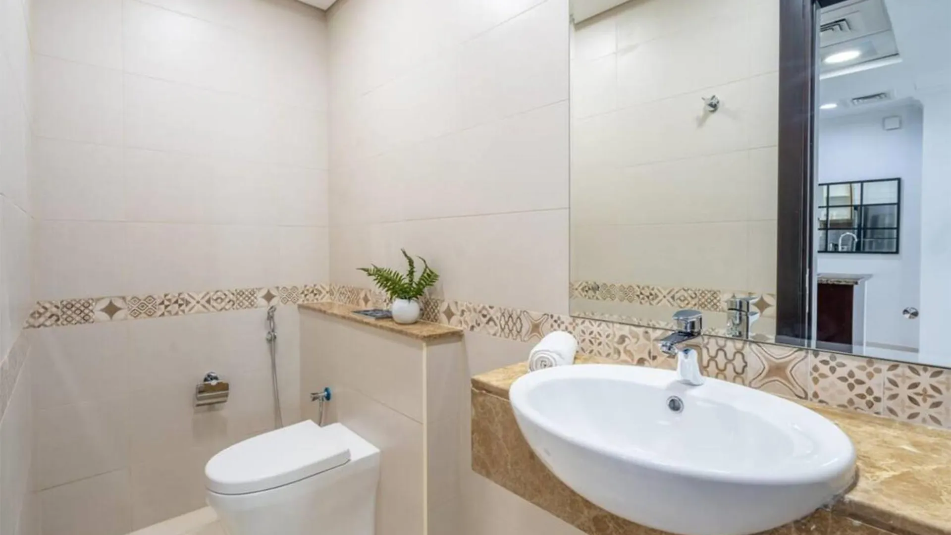 Lux 1Br Apartment In Court Tower With Partial Sea View Dubai